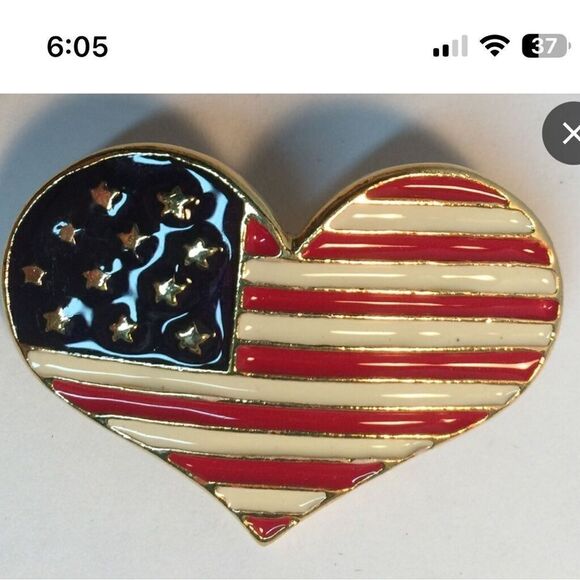 VINTAGE KC Gold Tone & Enamel Heart Flag Brooch Pin 1 3/4" Kenneth Cole - Picture 4 of 9